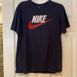 Nike men’s shirt sleeve graphic tee